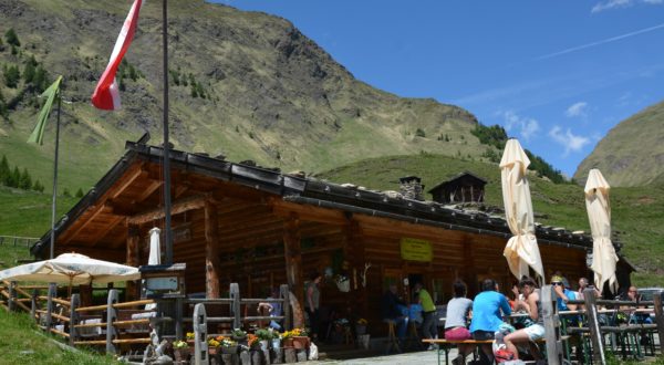 Essen und Trinken auf der Fane Alm